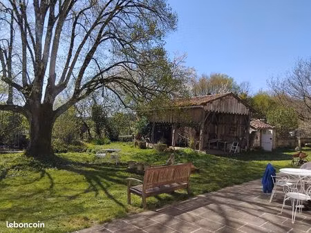 maison spacieuse avec gîte et dépendances