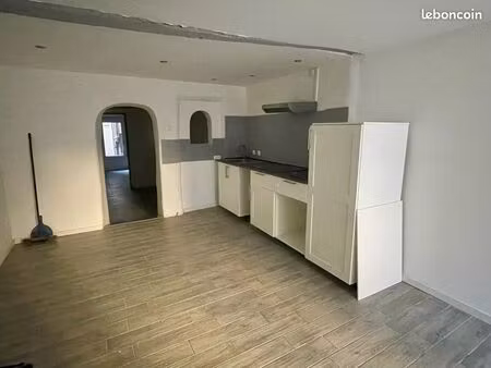 4 apparts locatifs  revenus 2000e/mois