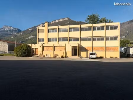 bâtiment de bureaux 935 m²