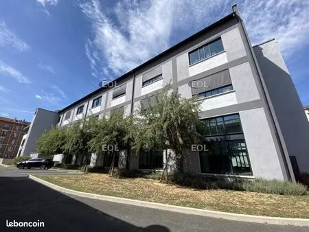 local bureaux 3 292 m²