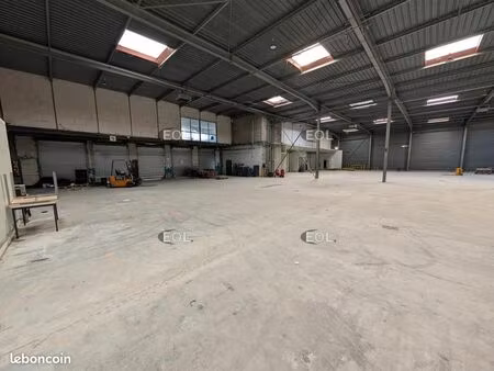 local industriel 2 228 m²
