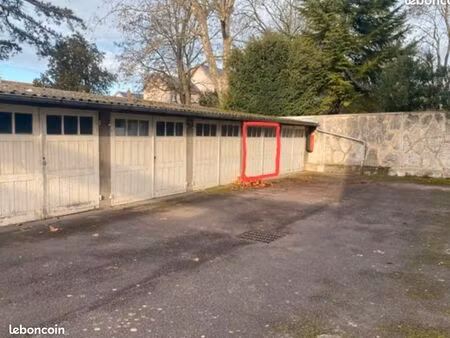 loue garage entre chu et place du 30 octobre