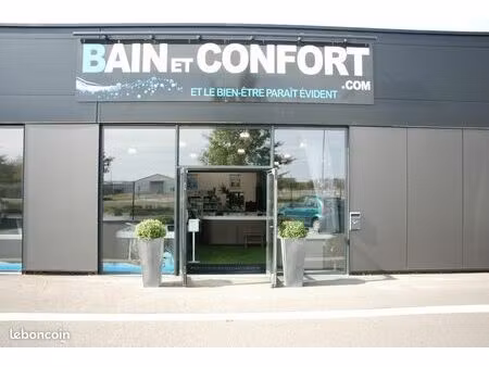 très beau local commercial récent - 334m2 - climatisé - rn 10