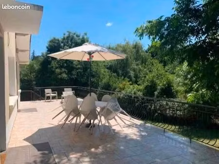 studio avec terrasse et jardin