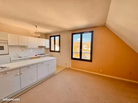 à vendre – t1 lumineux– quartier jean-michel à lons-le-saunier