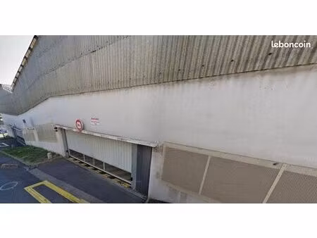 location place parking thiais
