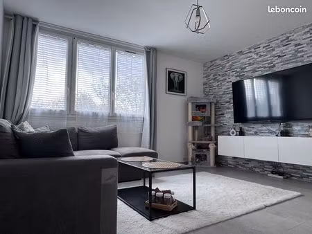 appartement 2/3 pièces de 58 m² lumineux avec loggia  vue dégagée et parking