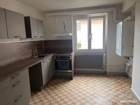 loue f2 montmorot (jura)