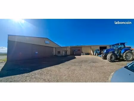 ensemble batiments commerciaux