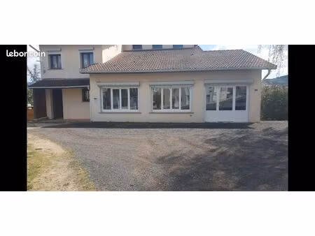 local commercial/professionnel 59m² + parking privé (4 places) – lantriac