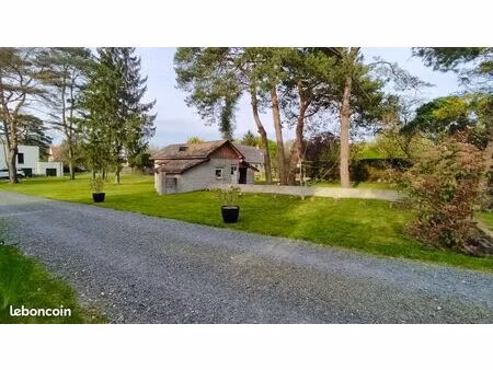 terrain constructible de 370m² monts