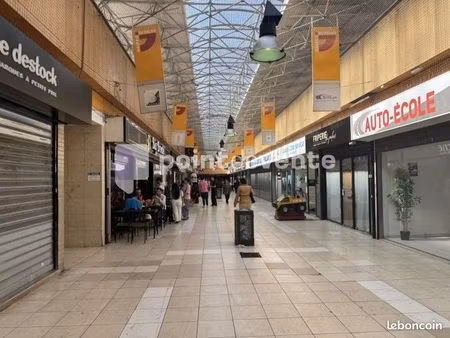 commerce habillement/textile 50 m²