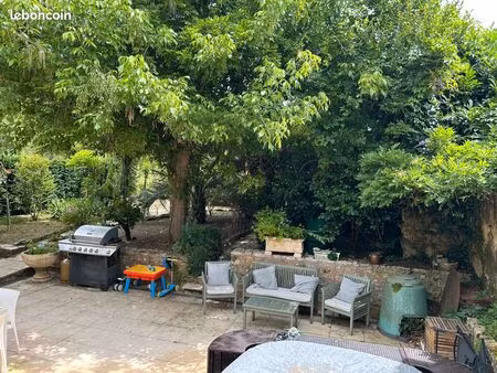 appartement 3 pièces avec jardin – centre village – siorac-en-périgord