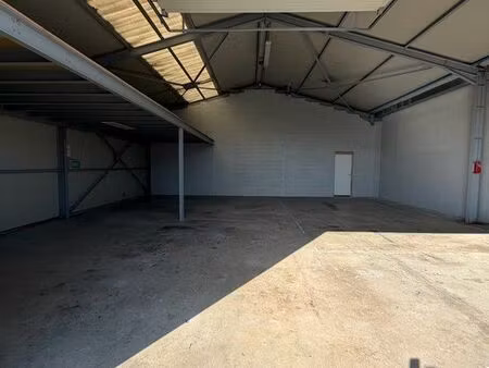 local de stockage / commerce / autre