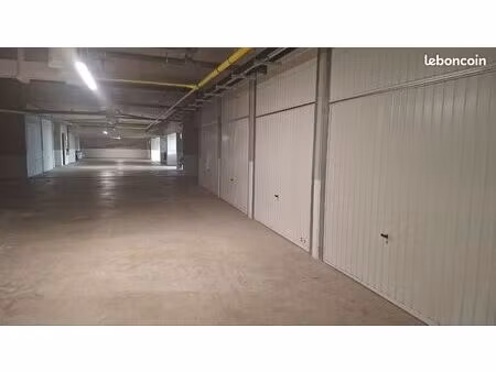 vends lot de 10 boxes louvres