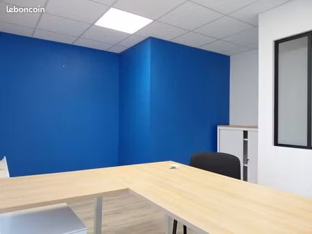 bureau individuel meublé