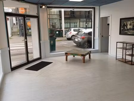 murs commerciaux 105m2 + 30 m2