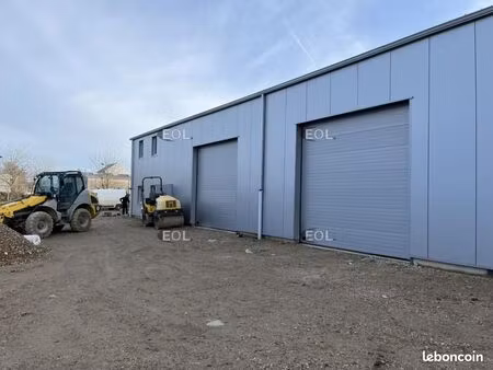 local d'activité 912 m²