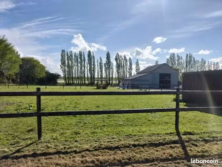 terrain avec batiment