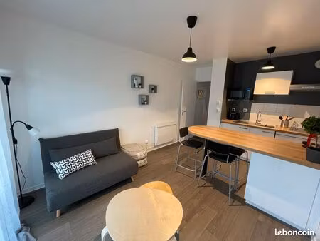 a louer appartement 2 pièces meublé tout confort (aménagement récent)