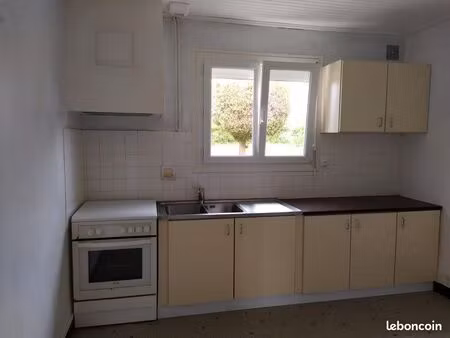 appartement à louer : t 2 ; libre