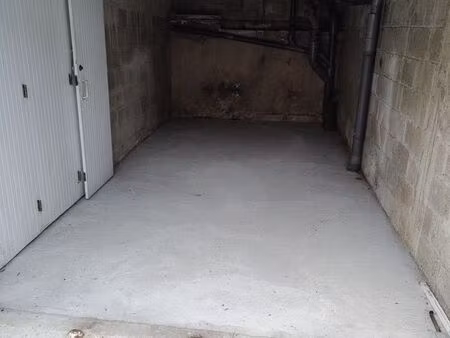 garage dalle béton à louer