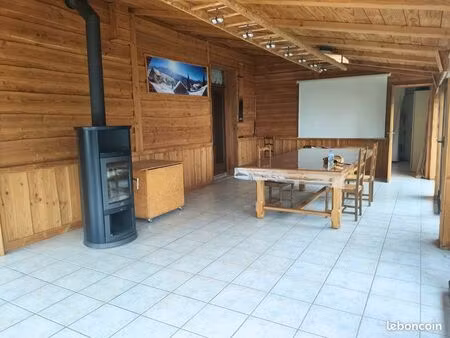 maison 230 m² – 8 pièces – terrain 1000 m² – garage 75 m² 300 000