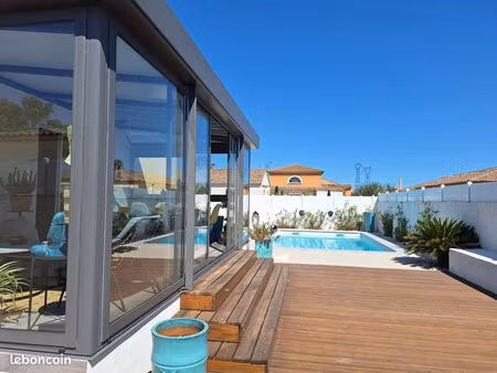 maison plain pied 4 faces avec piscine et veranda