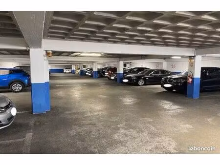 place de parking privé à louer à cergy préfecture