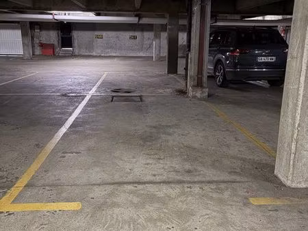 place parking sécurisée