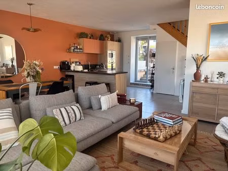 ? maison de village - 87 m² - 4 pièces - l’isle-d’abeau (vieux village)