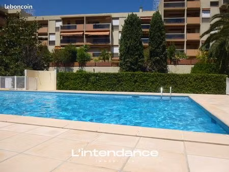 bureaux 97 m² hyères