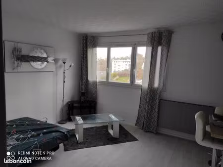 beau studio lumineux au centre ville