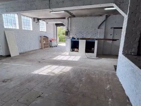 local d’activité / entrepôt de stockage à louer