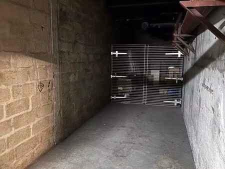 rare à chantilly – grande place de parking en sous-sol sécurisé (30 m²)