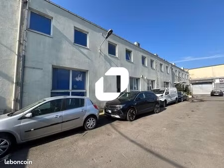 local d'activité 850 m²