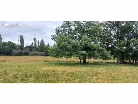 terrain 1 200 m² menesplet