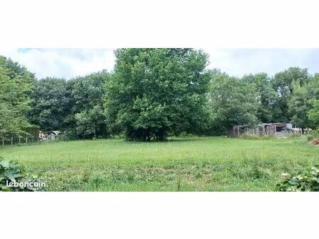 terrain 1 400 m² menesplet