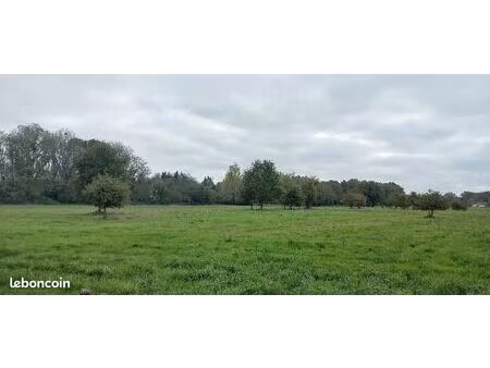 terrain 1 750 m² menesplet