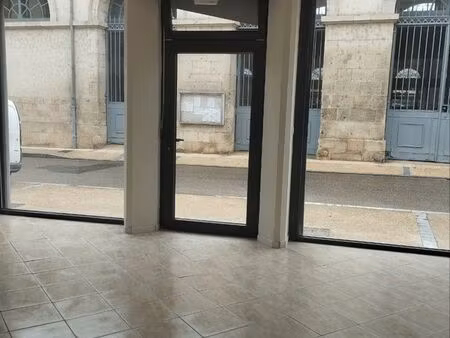 location local commercial