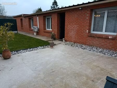 maison t3 de plain pied très calme avec jardin et place de parking