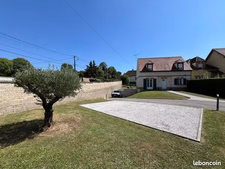 maison familiale lumineuse avec jardin