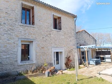maison de village avec jardin et piscine