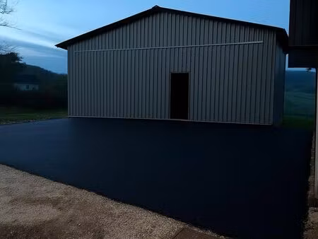 différents emplacements sécurisés : camping-car  auto  stockage - 24h/24 / region 25