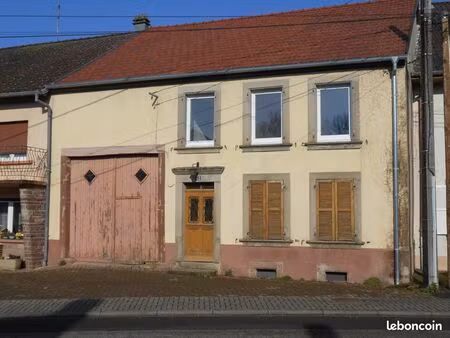 ? maison de village mitoyenne 100 m² – toiture neuve – terrain 7 76 ares – à rénover (bert