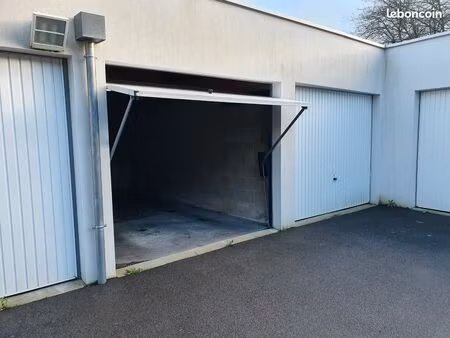 a louergarage récent  sécurisé  hennebont centre