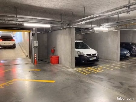 parking auto + moto 18 m² couvert  sécurisé à euratechnologie