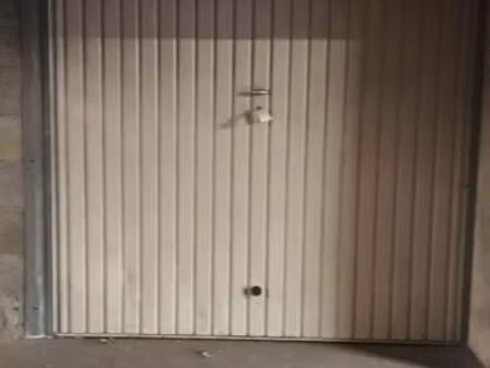 garage/box 12 m² vitre