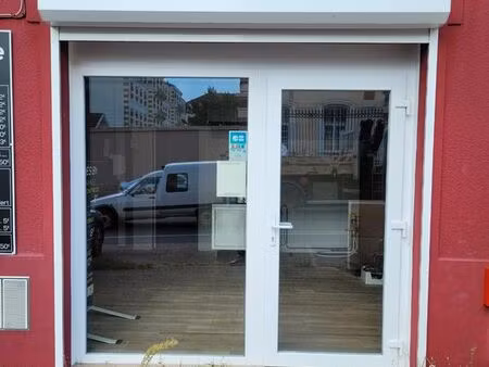 local avec terrasse 57m2