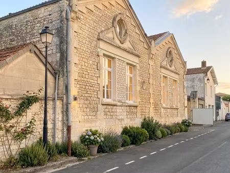 immeuble de rapport — 11 appts loués — 10% brut — centre-ville pons (17)